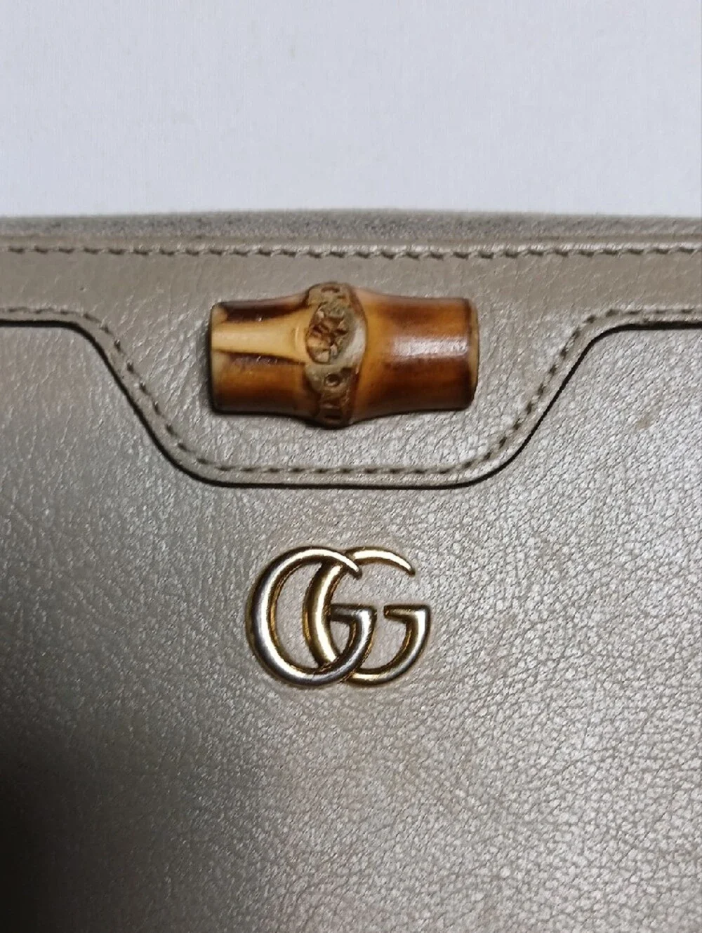 Gucci Diana Continental Beige Leather Zip-Around Wallet with Bamboo Accent